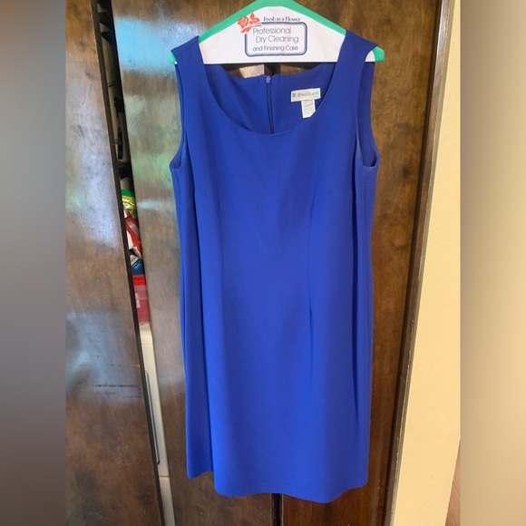 Dress Suit - Picture 2 of 4